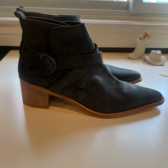 Free People Leather Back Loop Ankle Boot, worn once. - Picture 6 of 7